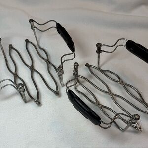 2 Extendable Accordion Casserole Dish Holders